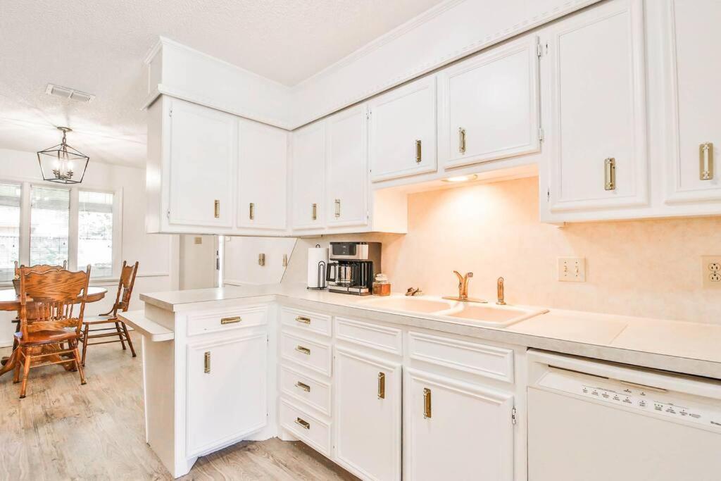 לובוק Hot Tub, Privacy, Sleeps 11 & Tons Of Space! מראה חיצוני תמונה